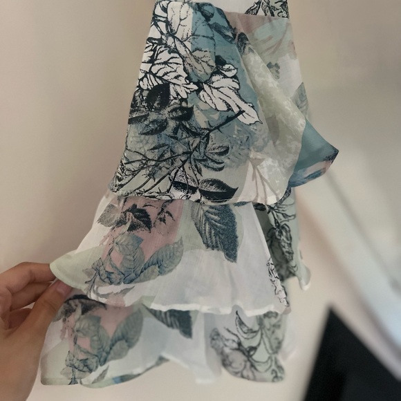 Chelsea & Theodore Layered Flare Sleeved Top - Picture 2 of 3